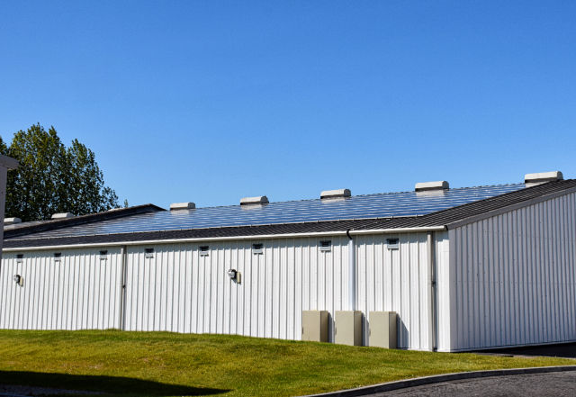 Industrial building with a solar installation